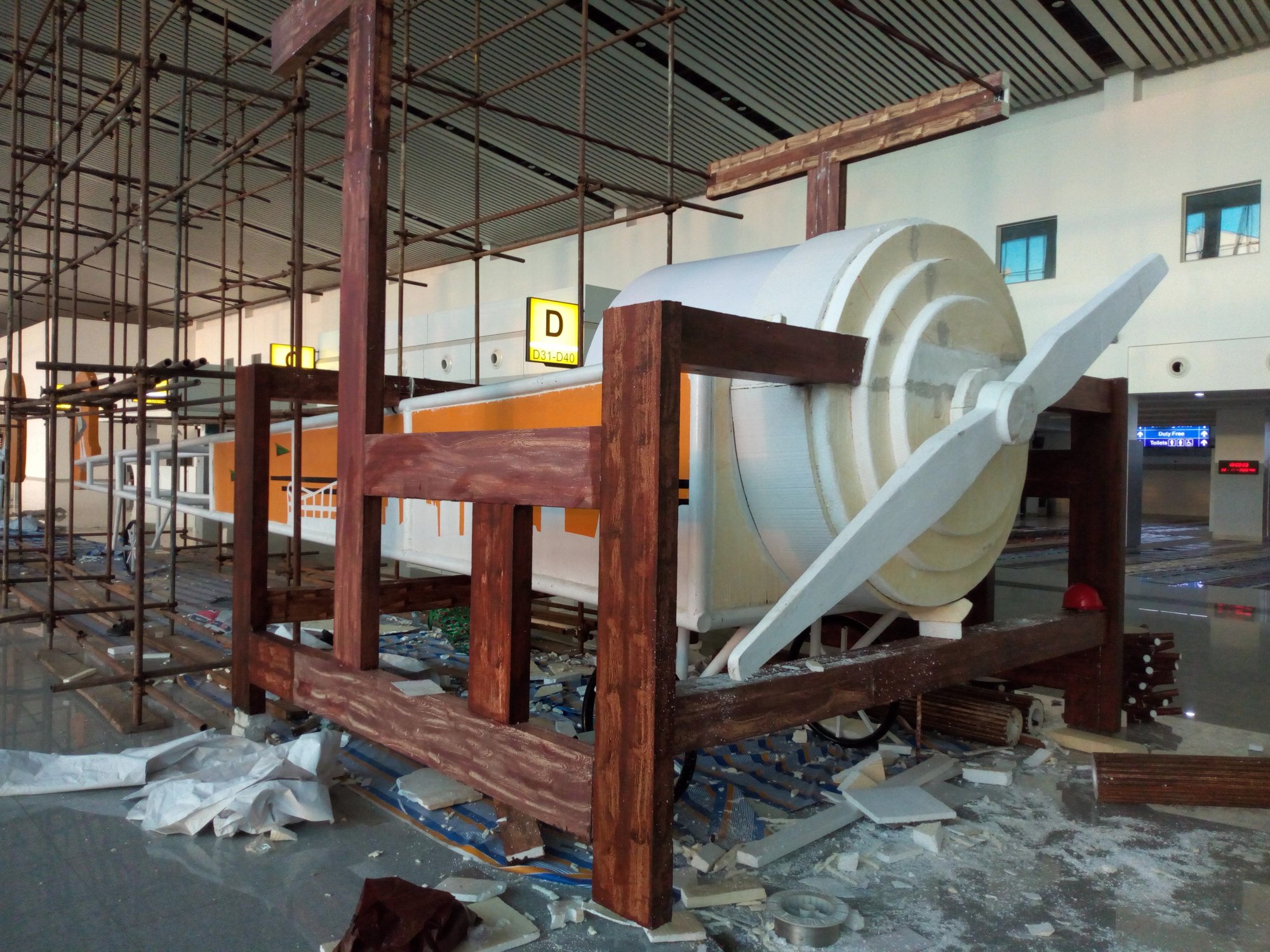 Flying Loom: assembling the loom and shuttle forms.